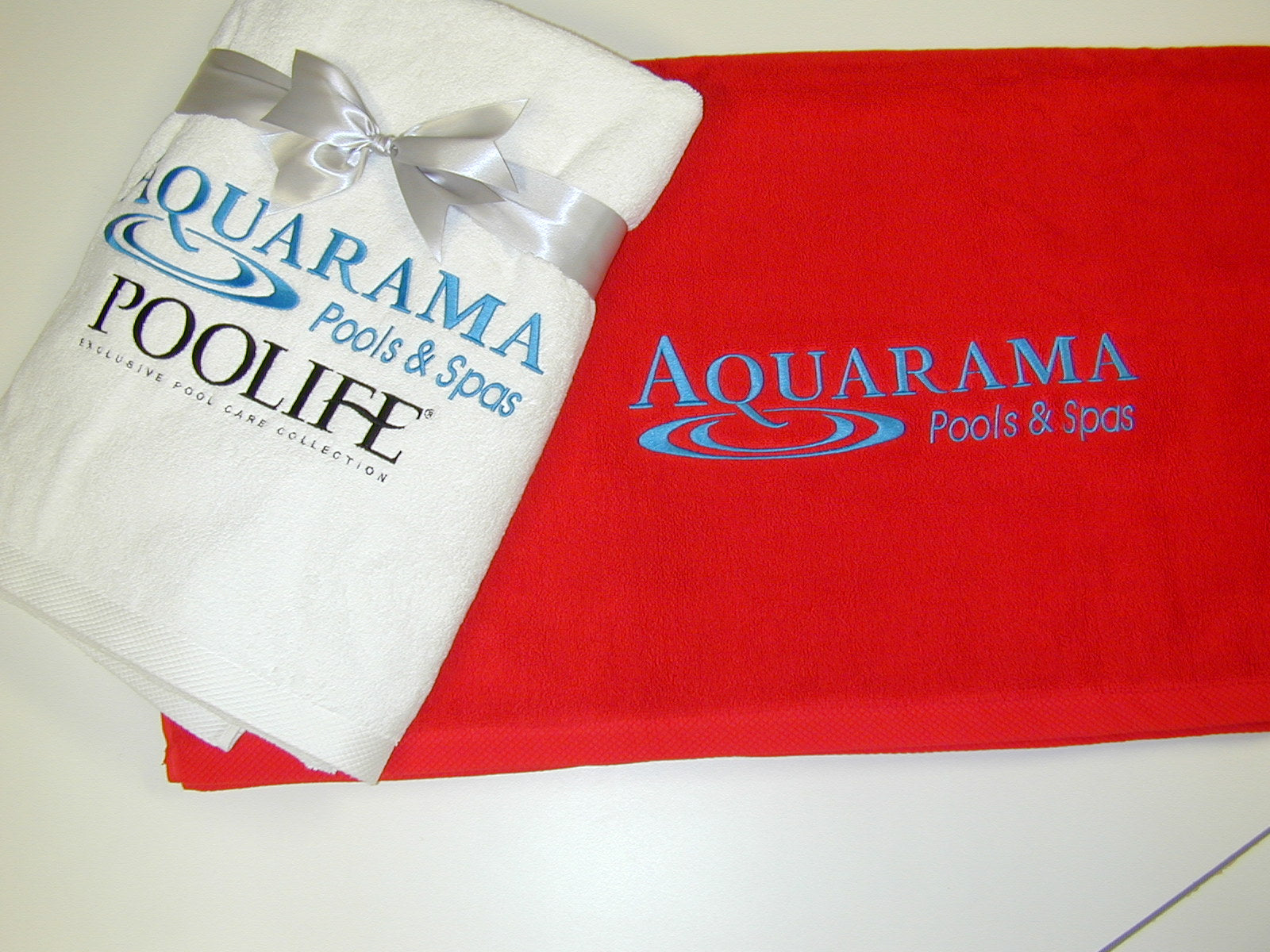 Royal Velvet/Wamsutta Beach and Pool Duet Towels - Initial-Impressions